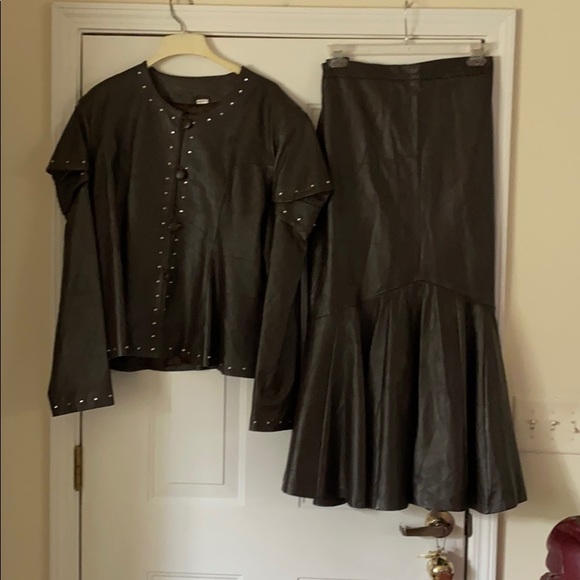 Donna LePure Brown Leather Skirt Set (4X)